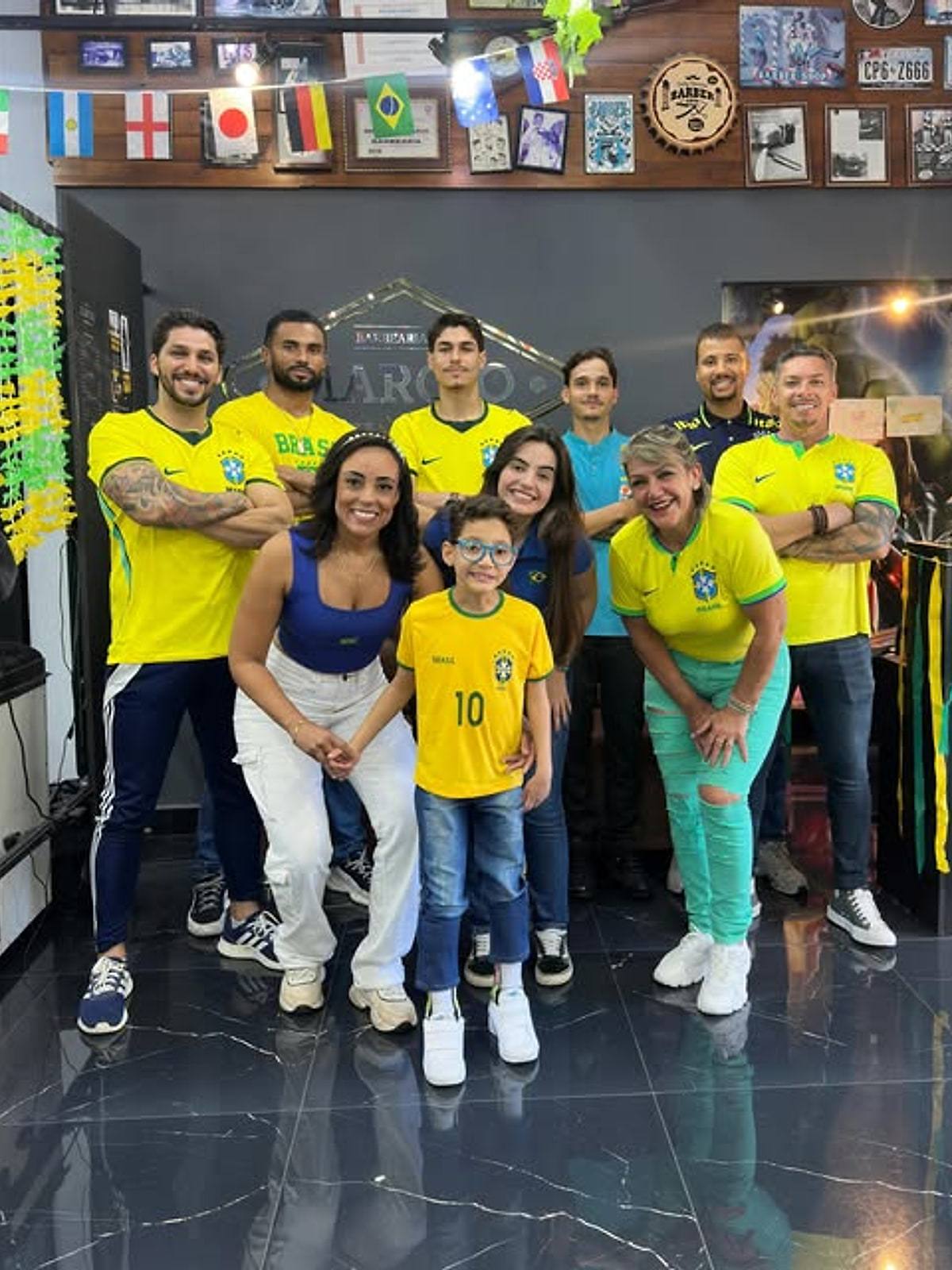 Equipe da Barbearia do Márcio reunida no salão