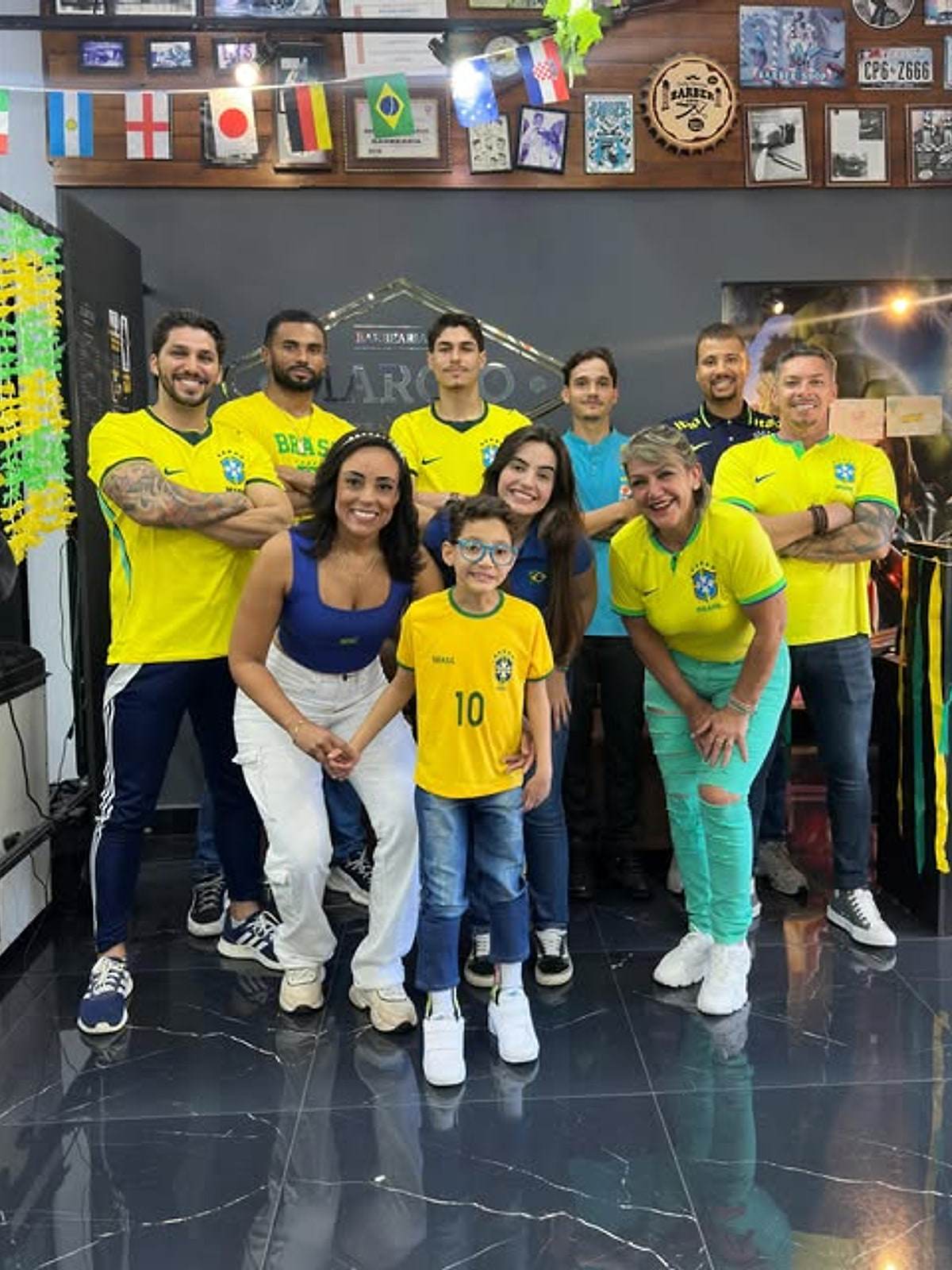 Equipe da Barbearia do Márcio reunida no salão